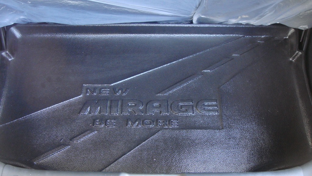 ถาดวางของท้ายรถ