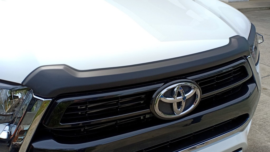 คิ้วฝากระโปรงหน้า