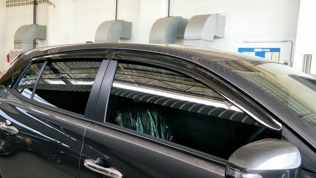 กันสาดประตู