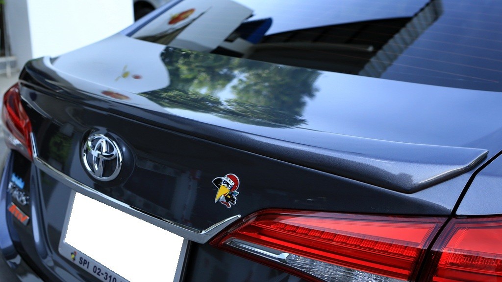 สปอยเลอร์หลัง (แบบแนบฝากระโปรง)