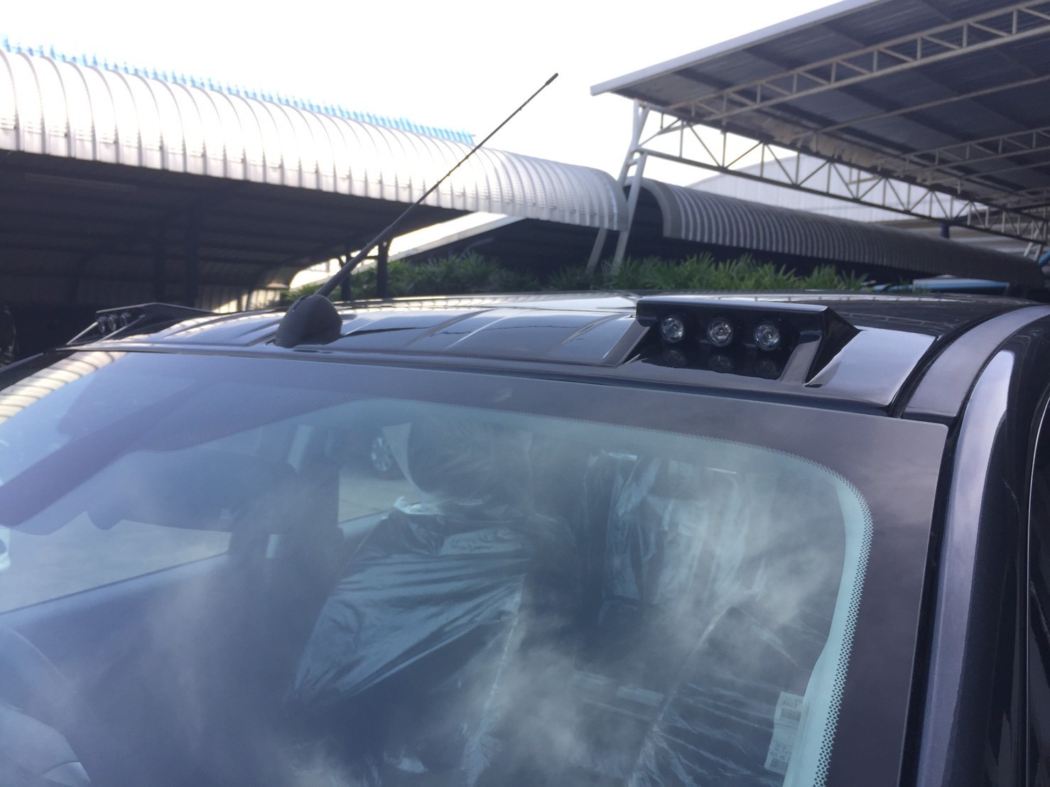 แก๊บหน้าหลังคา (มีไฟ)