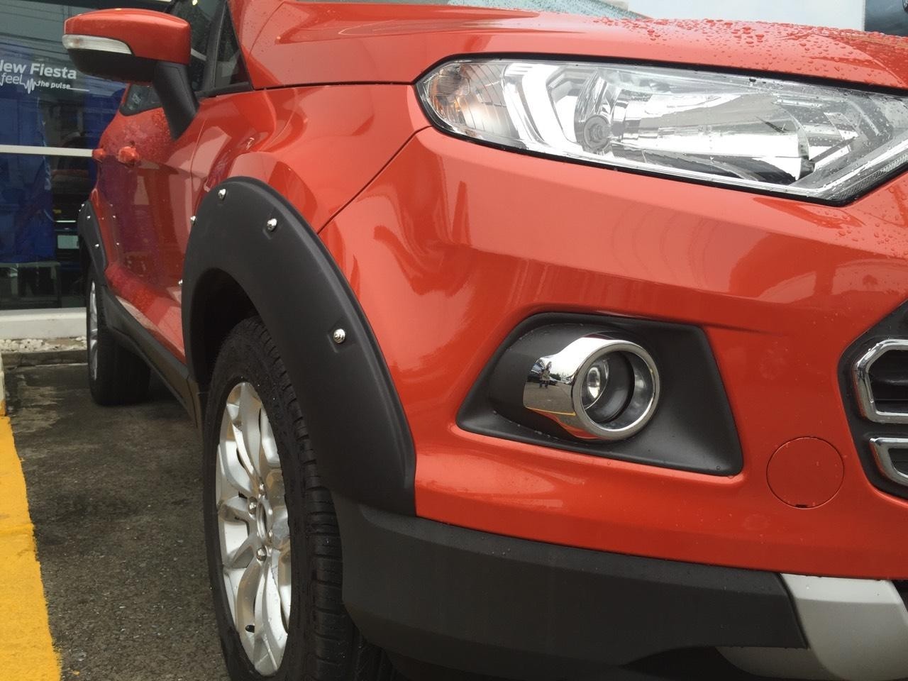 คิ้วล้อ (มีน๊อต) 6 ชิ้น