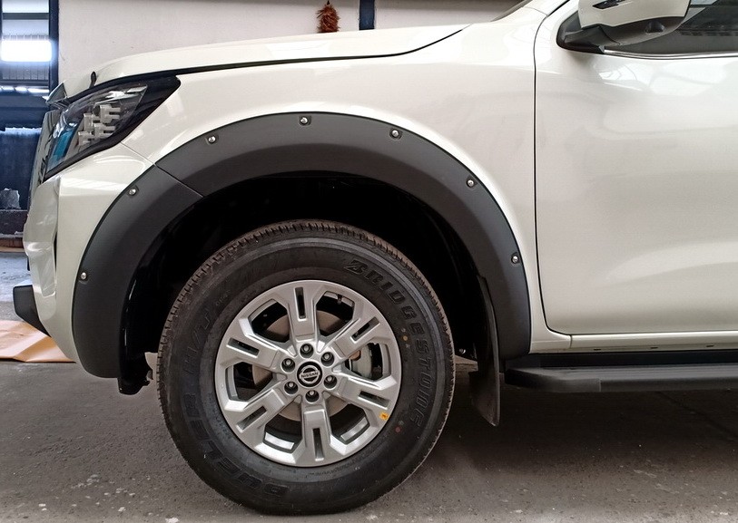 คิ้วล้อ (V.7) 6 ชิ้น 6" มีน๊อต