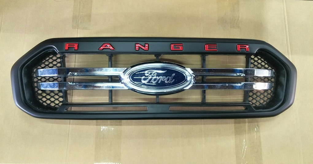 ครอบกระจังหน้า (สำหรับรุ่น XLT)