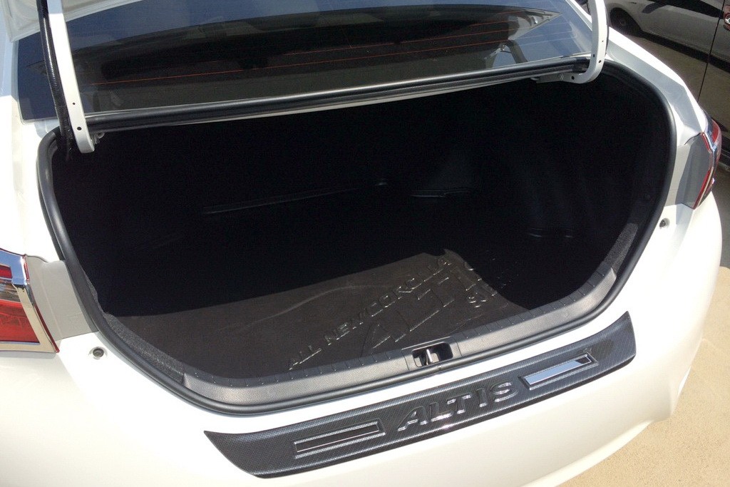 ถาดวางของท้ายรถ