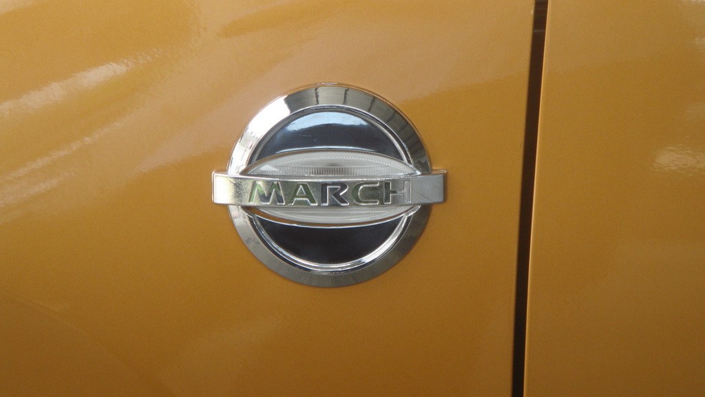 ครอบไฟเลี้ยว