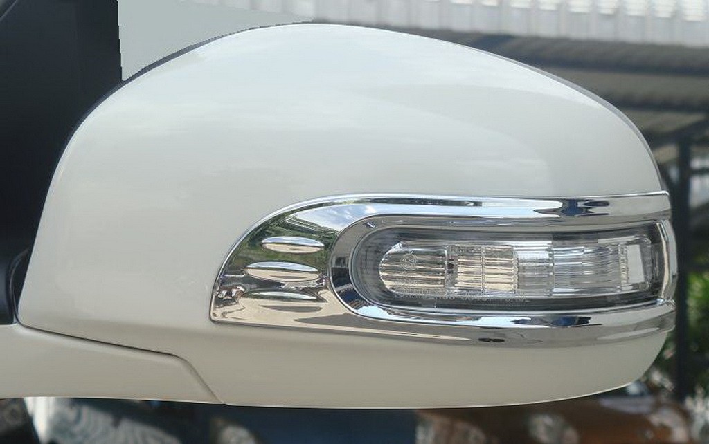 คิ้วขอบไฟเลี่ยวกระจกมองข้าง