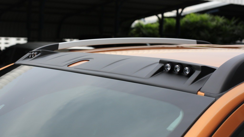 แก๊บหน้าหลังคา มีไฟ LED