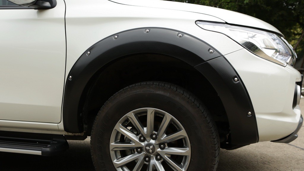 คิ้วล้อ (V.3) 6 ชิ้น 6 นิ้ว มีน๊อต