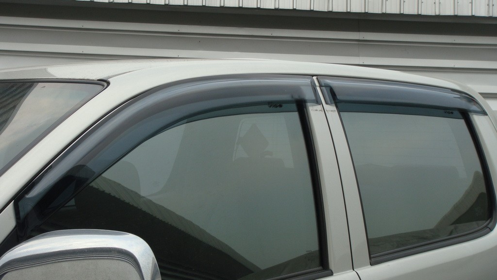 กันสาดประตู (โมล์เล็ก)