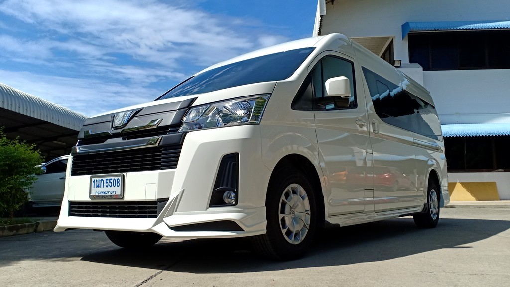 สเกิร์ตรอบคัน